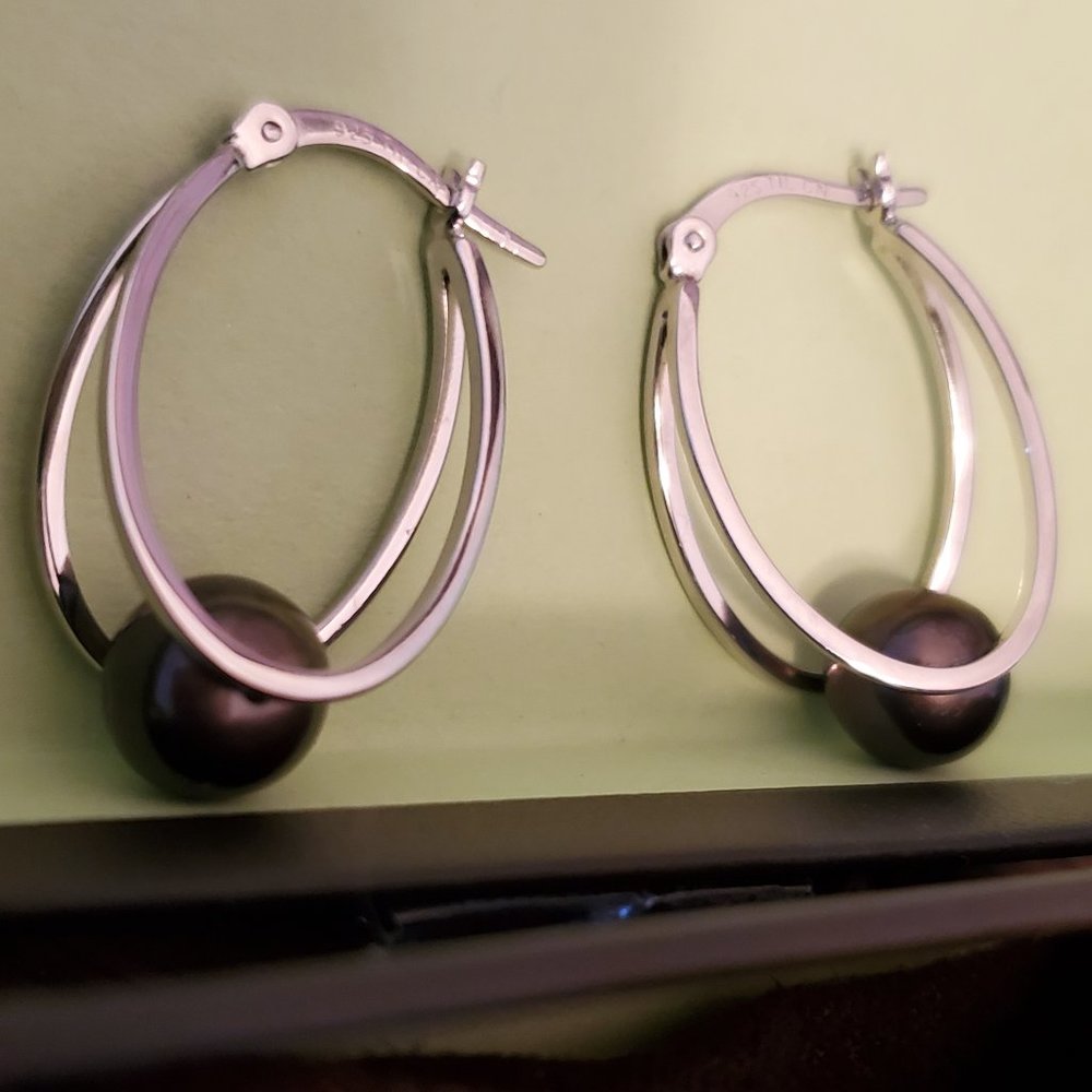8-9mm Black Cultured Pearl Double-Hoop Earrings in Sterling Silver. 1"